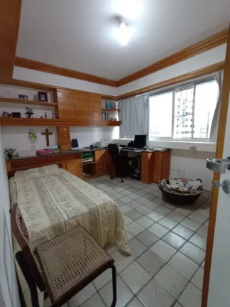 Imagem Apartamento de 270m² à venda, com 4 quartos (1 suíte), localizado em Piedade, Jaboatão dos Guararapes - Pernambuco.