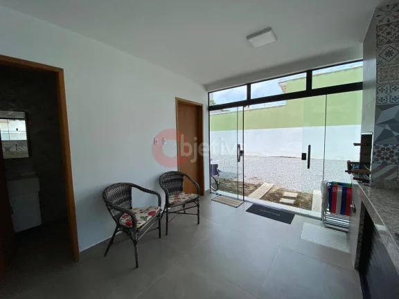 Imagem Casa linear, 3 quartos, mobiliada, Cond. dos Pássaros - Cabo Frio