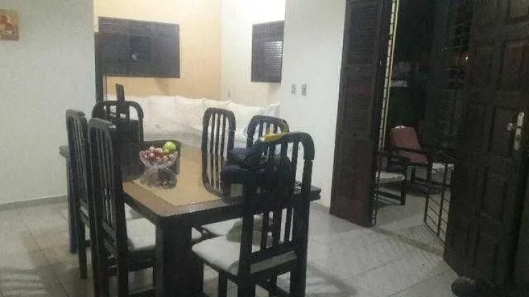 Imagem Vendo casa com 3 quartos sendo 3 suítes, 1 banheiro social, 2 salas, cozinha e área de serviço, DCE