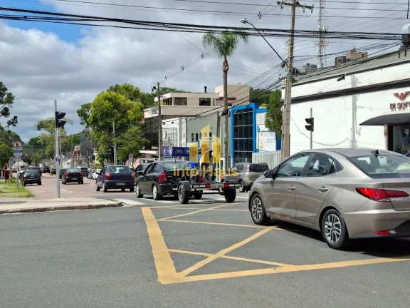 Imagem Imóvel comercial à venda em localização estratégica no Bacacheri, em terreno de esquina com gra...