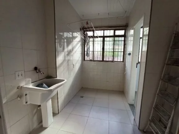 Imagem Locação Alto Padrão Sobrado 4Qts 5Vgs no Embaré