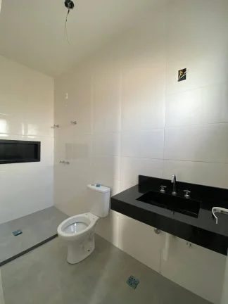 Imagem Maravilhosa casa térrea com 03 suítes, área gourmet integrada com a cozinha