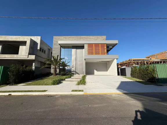 Imagem Casa em condomínio com 4 suítes e 4 vagas de garagem em Camboriú/SC