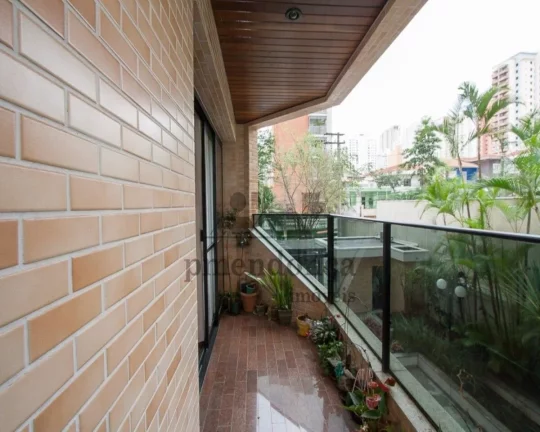 Imagem Apartamento com living para 2 ambientes, lavabo, 3 dormitórios sendo 1 suíte, banheiro social, coz...
