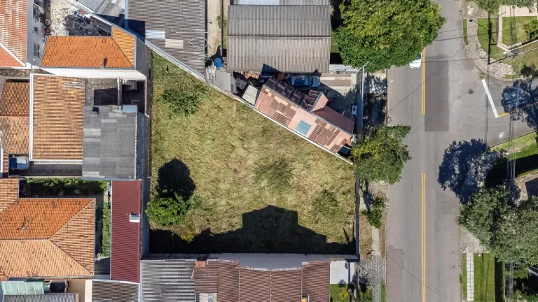 Imagem Terreno de 575m² de frente para rua, no Guaíra