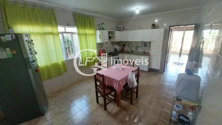 Imagem Casa à venda em Campo Grande-MS, 3 quartos, 1 suíte, 4 vagas de garagem na Vila Taquarussu - Imperdível!