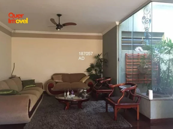 Imagem Casa à venda no Jardim Paulistano, Ribeirão Preto-SP: 3 quartos, 1 suíte, 2 salas, 4 banheiros, 3 vagas de garagem. 206 m². Zona leste! Quer Imóvel Negócios Imobiliários.