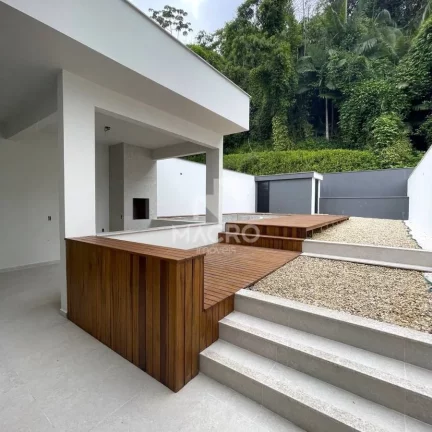 Imagem Sobrado alto padrão | Barra do Rio Cerro | 4 suítes | 225m²