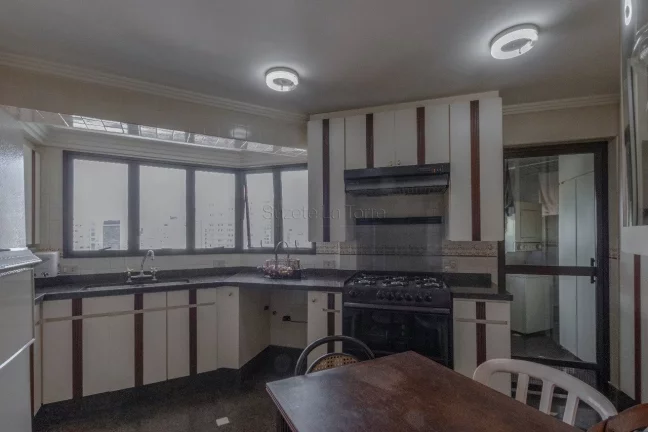 Imagem Apartamento com ótima localização, próximo à estação Clínicas do metrô. Região muito favor...