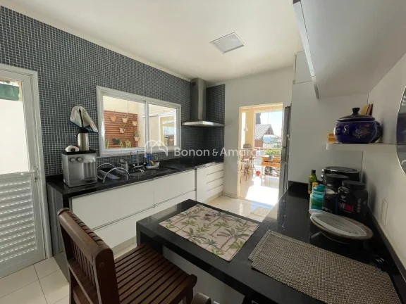Imagem Encantadora residência em condomínio fechado, com projeto moderno e ambientes integrados que propo...