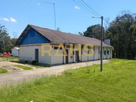 Imagem Este galpão comercial é localizado em Araquari, fundos do KM-65 da BR-101, com área total de 63.4...