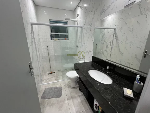 Imagem Casa novíssima térrea, 100 metros da praia, piscina e lavabo