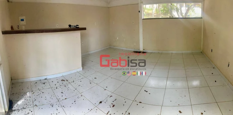 Imagem Espaço Versátil à Venda: Imóvel de 4125 m² com Estrutura de Escola e Quadra na Ferradura