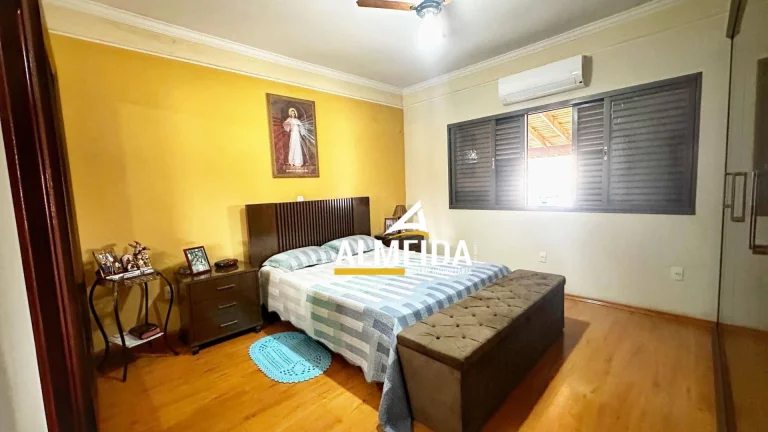 Imagem Casa com 3 dormitórios à venda, 257 m² por R$ 899.000,00 - Centro - Santa Gertrudes/SP