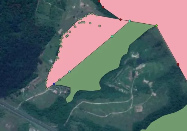 Área rural com 89,100m2 com fácil acesso a rodovia, em processo final de georeferenciamento, com c...