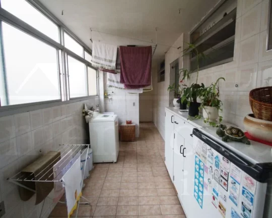 Imagem Apartamento amplo, bem distribuido, com living para dois ambientes, lavabo, 3 dormitórios sendo 1 s...