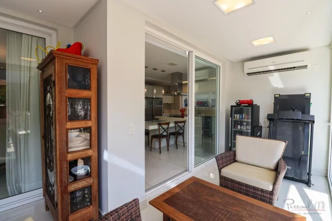 Imagem Venha conhecer esta linda casa dentro de um condomínio que fica em uma posição estratégica! Com ...