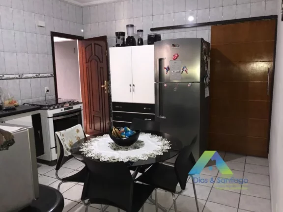 Imagem Santo André Sobrado 210M², 3 dormitórios 1 suíte, espaço gourmet, 8 vagas com ótima localização e valor !!!