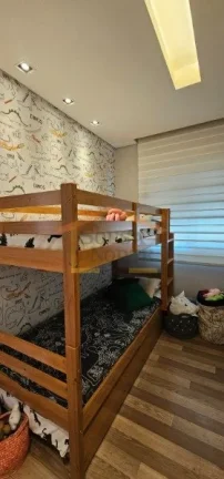 Imagem Apartamento reformado por arquiteto com 57m², sendo, 2 dormitórios, 1 banheiro, sala com varanda i...