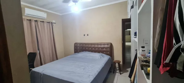 Imagem Sobrado para Venda em Praia Grande / SP no bairro Sítio do Campo