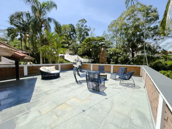 Imagem Imóvel de luxo em Cotia-SP: Casa à venda ou locação com 7 quartos, 5 suítes, 3 salas e 2.500 m² de área em Chácaras dos Lagos.