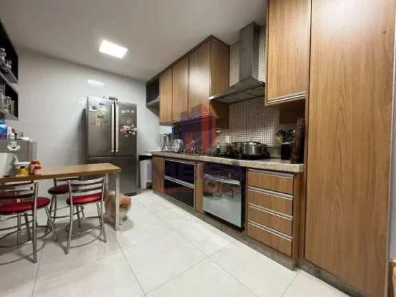 Imagem 04 Quartos sendo 02 suítes e 3 vagas de garagem Prédio Frente Mar