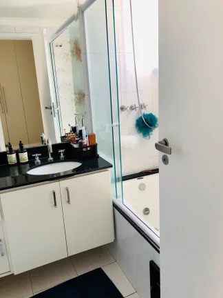Imagem Apartamento 172 M², 4Q, 3 Suítes, Sala de estar, Sala de jantar, 4 Banheiros, 3 Vagas, Varanda gourmet, Piscina aquecida, Piscina, Quadra.