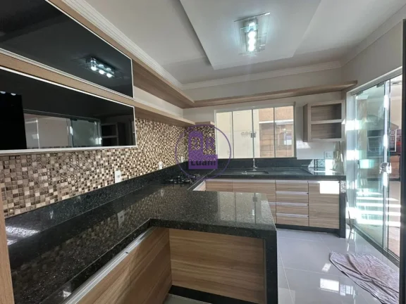 Excelente casa em condomínio no Heimtal