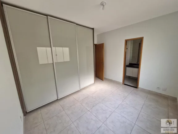 Imagem Casa para Venda em Aparecida de Goiânia, Vila Brasília, 3 dormitórios, 1 suíte, 2 banheiros, 2 vagas