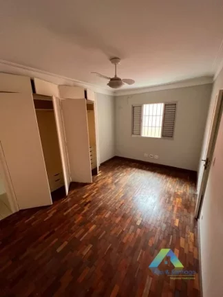 Imagem Jabaquara Sobrado 200M², 3 dormitórios, 1 suíte, 4 vagas a 10 minutos da estação do metro Jabaquara !!!