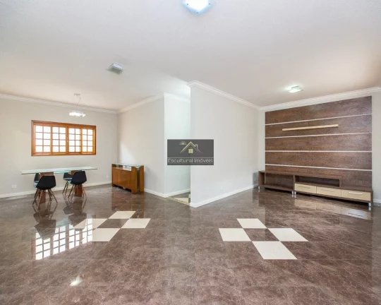 Imagem CASA TÉRREA ESPAÇOSA 306 M 3 SUÍTES 3 SALAS AMPLAS 6 VAGAS DE GARAGEM EM MEIO A MUITA NATUREZA LOCAL CALMO AO LADO DO CLUBE DE CAMPO SÃO PAULO GOLF