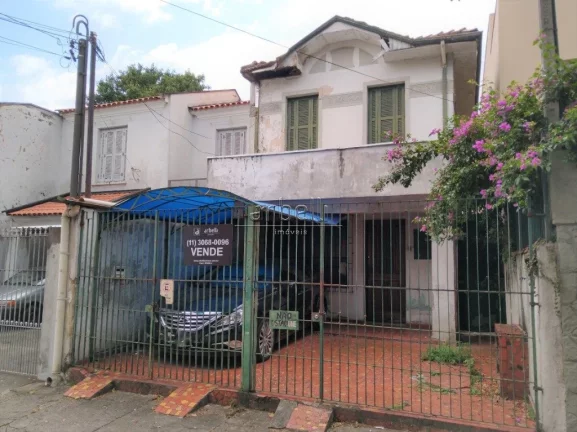 Imagem Sobrado com terreno de 283,38 metros quadrados, com três casas no local para reforma. Terreno de 6 ...