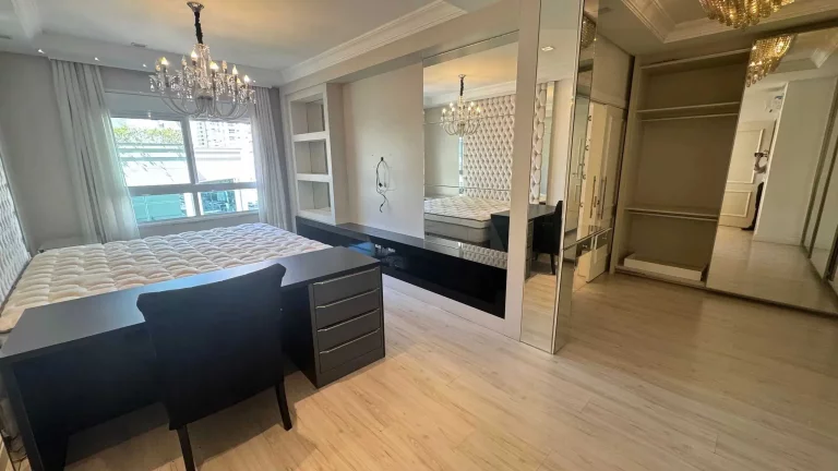 Imagem Apartamento frente mar mobiliado com 4 suítes e 3 vagas de garagem em Itapema