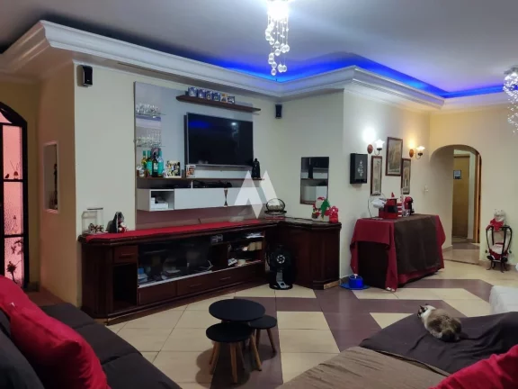Imagem Casa Térrea com 3 quartos, 4 vagas e edícula - São Vicente / SP
