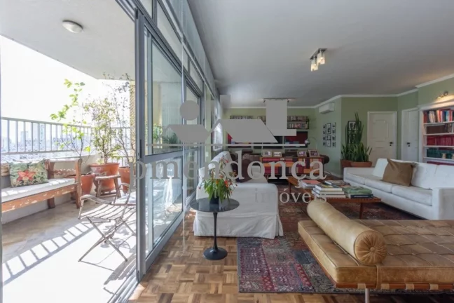 Imagem Apartamento reformado na Av Higienópolis com 3 quartos ( 1 suíte ) e 2 vagas, 219m³