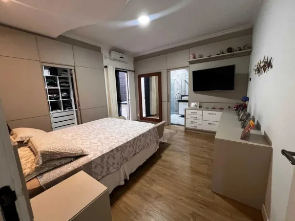Imagem Casa com 3 dormitórios sendo 1 suíte e 2 vagas de garagem no bairro Ressacada em Itajaí