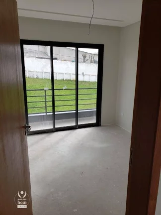Imagem Amplo sobrado de 121 m² com 3 quartos sendo 1 suíte, 2 vagas de garagem à venda por R$ 650.000 - Campo de Santana - Curitiba/PR