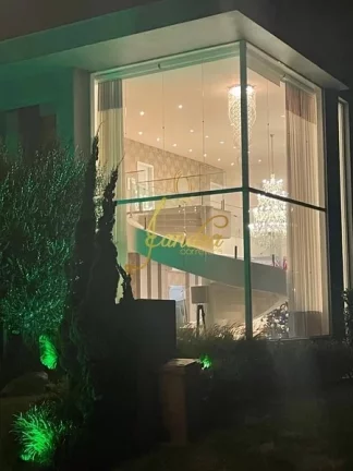 Imagem Sobrado em condomínio fechado com 05 suites mobiliado e decorado