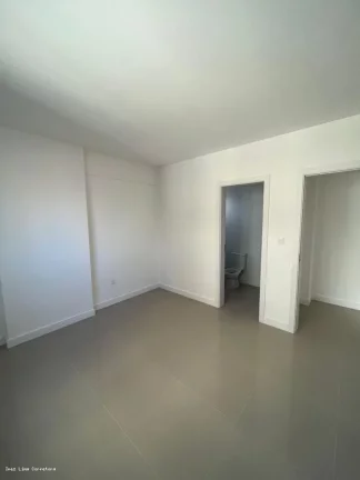 Imagem Alto Padrão para Venda em Itapema, meia praia, 3 dormitórios, 1 suíte, 2 banheiros, 2 vagas