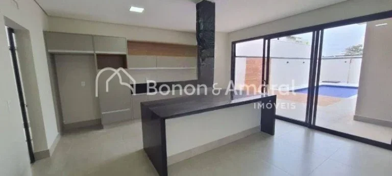 Imagem Excelente casa térrea em condomínio fechado com 234 m² construídos em terreno de 390 m². Condom...