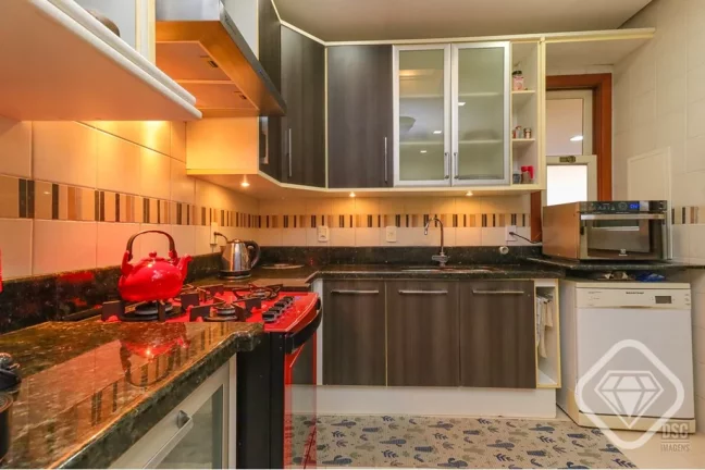 Imagem Casa mobiliada de alto padrão em condomínio exclusivo na Tristeza

Uma residência impecável no c...