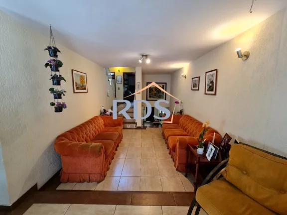 Imagem Oportunidade única, casa com 4 suítes, 5 vagas e piscina.