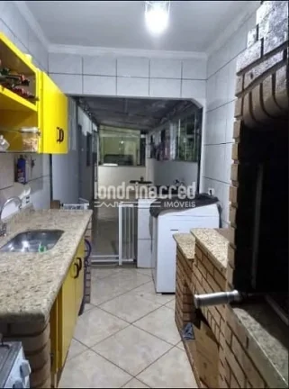 Imóvel completo na Região Sul de Londrina com 252m², jardim privativo, churrasqueira e aquecedor solar