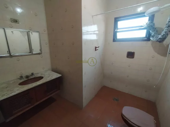 Imagem Casa térrea, 3 dorms, muito bem localizada à venda em Peruíbe