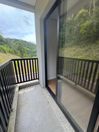 Imagem Casa com 3 dormitórios sendo 3 suítes e 2 vagas de garagem em Joinville/SC