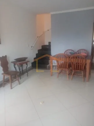 Imagem Sobrado espaçoso com 3 dormitórios, sendo 1 suíte confortável, e 2 vagas de garagem. 
Com 125m²...