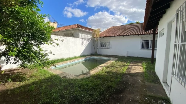 Imagem Casa com 2 Quartos à Venda,  em Tristeza - Porto Alegre