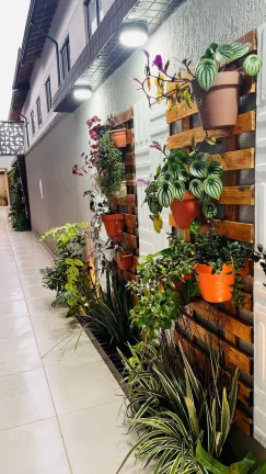 Imagem Casa Assobradada em Condomínio, bairro Maracanã – A 300 Metros da Praia