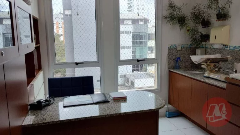 Imagem Sala comercial com 39 m² e vaga na avenida Carlos Gomes.