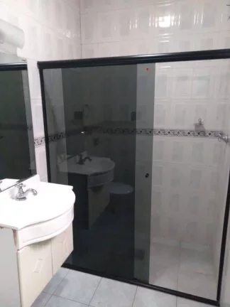 Imagem Sobrado com 3 dormitórios para alugar, 183 m² por R$ 3.550,00/mês - Parque Jaçatuba - Santo André/SP